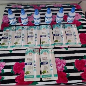 White and Blue Mouthwash Set